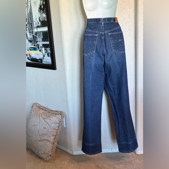 TOMMY HILFIGER Women's Blue Denim High Waisted Wide Leg Mom Jeans. 12 - Picture 4 of 17